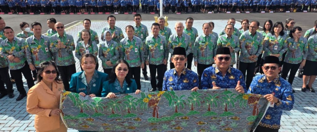 Batik Harmoni resmi diluncurkan Pemkot Bitung sebagai simbol budaya pesisir dan penggerak UMKM, hadir dengan motif laut dan flora-fauna endemik.