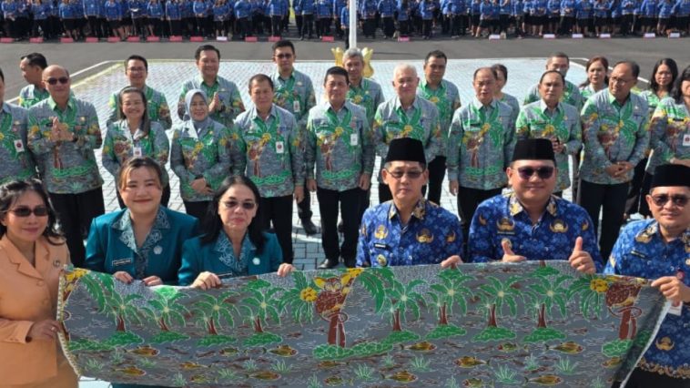 Batik Harmoni resmi diluncurkan Pemkot Bitung sebagai simbol budaya pesisir dan penggerak UMKM, hadir dengan motif laut dan flora-fauna endemik.