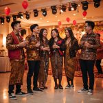 Batik kini bukan sekadar pakaian kondangan—ia jadi gaya hidup Gen Z, ekspresi budaya yang fleksibel dan stylish di keseharian.