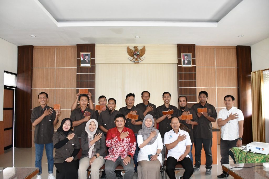 Pelatihan carving Kemenperin memperkuat daya saing IKM kulit, mengangkat seni, kualitas, dan identitas budaya Indonesia ke pasar global.