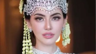 Mai Davika memukau publik Indonesia lewat busana adat Sunda saat menghadiri VONE World Jakarta, membuat unggahannya viral.