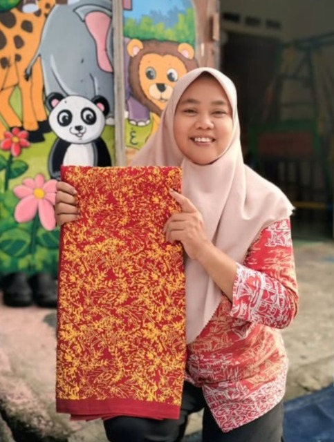 Kisah Runi membangun Telaga Batik Bekasi dari pelatihan UMKM, memberdayakan warga, dan merajut identitas batik lokal. Foto IG Telaga Batik