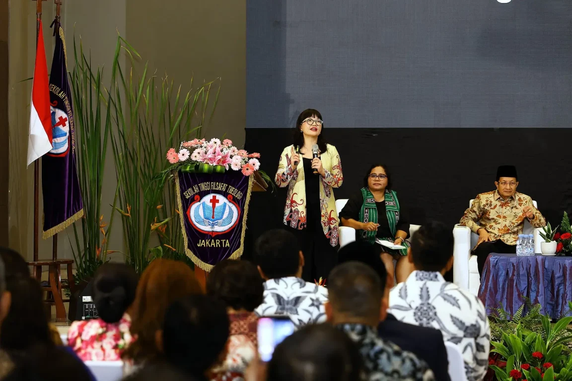 Wamen Stella tekankan interaksi keluarga tanpa gawai sebagai fondasi karakter anak, sekaligus dorong pendidikan budaya seperti batik sejak dini.
