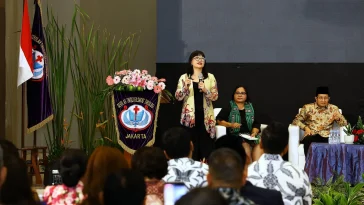 Wamen Stella tekankan interaksi keluarga tanpa gawai sebagai fondasi karakter anak, sekaligus dorong pendidikan budaya seperti batik sejak dini.