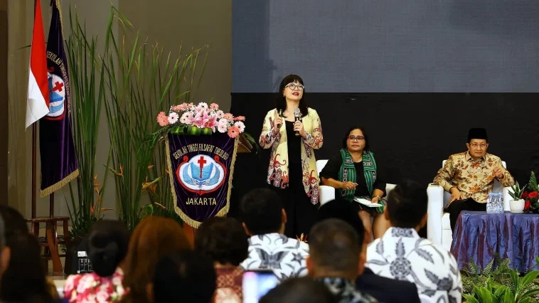 Wamen Stella tekankan interaksi keluarga tanpa gawai sebagai fondasi karakter anak, sekaligus dorong pendidikan budaya seperti batik sejak dini.