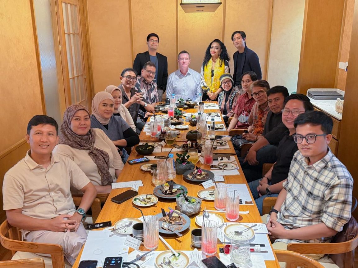 John Flood mengungkap strategi global Archipelago International, dari ekspansi Karibia hingga Saudi Arabia, dalam CEO Table: Hospitality Unpacked