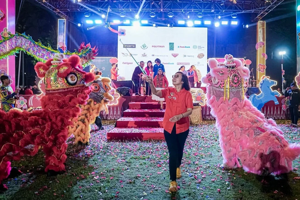 Irene Umar buka Imlek Festival 2577 di Lapangan Banteng, dorong diplomasi budaya dan ekonomi kreatif Indonesia.