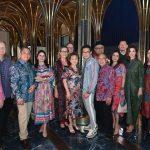 Diplomasi batik Alleira di Opulent Living 2025 hadirkan para duta besar dunia di runway, merayakan warisan batik Indonesia.