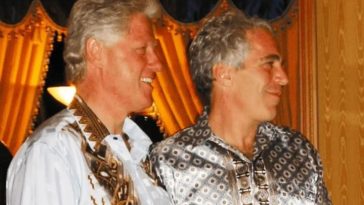 Bill Clinton dan Eipstein menggunakan batik. Arsip DoJ ungkap Jeffrey Epstein pernah beli seni dan furnitur Bali lewat perusahaan LSJE, LLC sebelum kasusnya mencuat.
