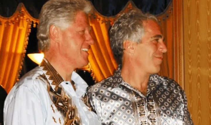 Bill Clinton dan Eipstein menggunakan batik. Arsip DoJ ungkap Jeffrey Epstein pernah beli seni dan furnitur Bali lewat perusahaan LSJE, LLC sebelum kasusnya mencuat.
