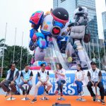 Irene Umar resmikan giant balloon Pelangi di Mars di SCBD. Film sci-fi XR siap tayang Lebaran 18 Maret 2026.
