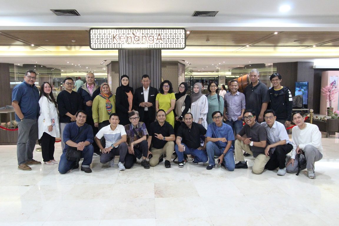 Audiensi Sindikasi Media Nusantara dan Hotel Bidakara Jakarta membahas inovasi layanan, renovasi, dan strategi daya saing industri hotel.