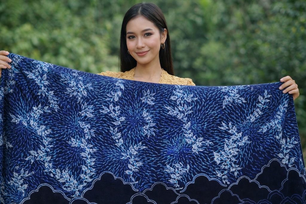 Motif Batik Weton Selasa Wage karya Nurohmad tampilkan api biru, meru bumi, dan Hanata Boga penuh filosofi Jawa.