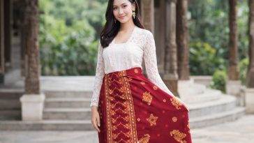 Motif Batik Weton Minggu Pahing karya Nurohmad hadirkan api, matahari, harimau dan cakra dalam struktur sarung filosofis.