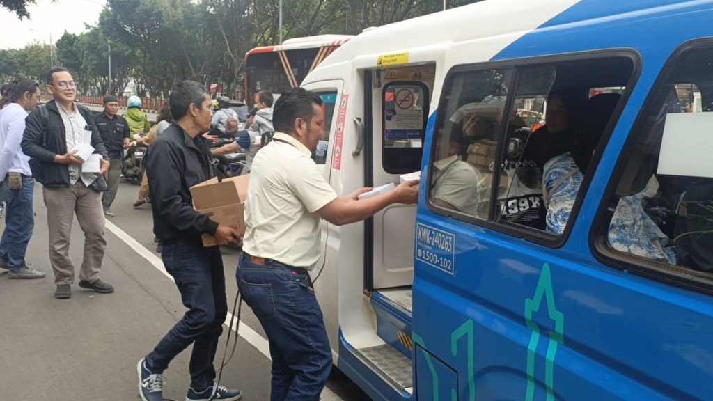 Pokja PWI Jakarta Timur bagikan 200 takjil di Ramadan 1447 H, wujud kepedulian dan solidaritas insan pers.