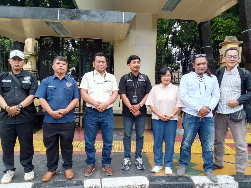 Pokja PWI Jakarta Timur bagikan 200 takjil di Ramadan 1447 H, wujud kepedulian dan solidaritas insan pers.