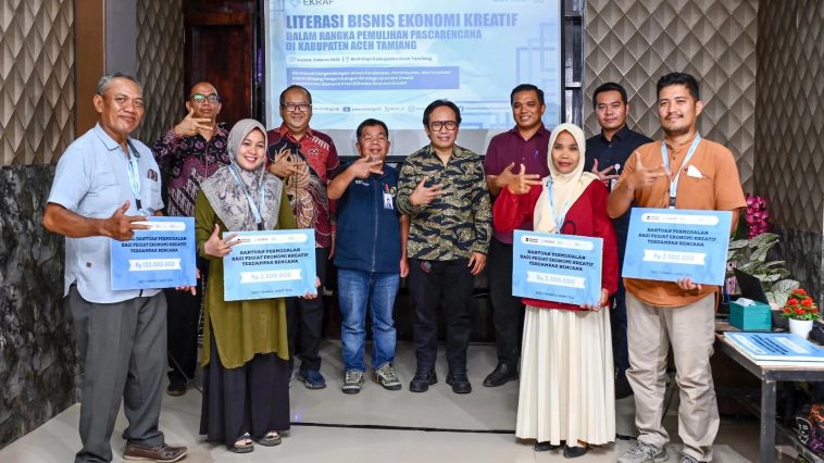 Kementerian Ekraf dan BSI salurkan bantuan modal dan literasi bisnis bagi 50 pelaku ekonomi kreatif Aceh Tamiang pascabanjir.
