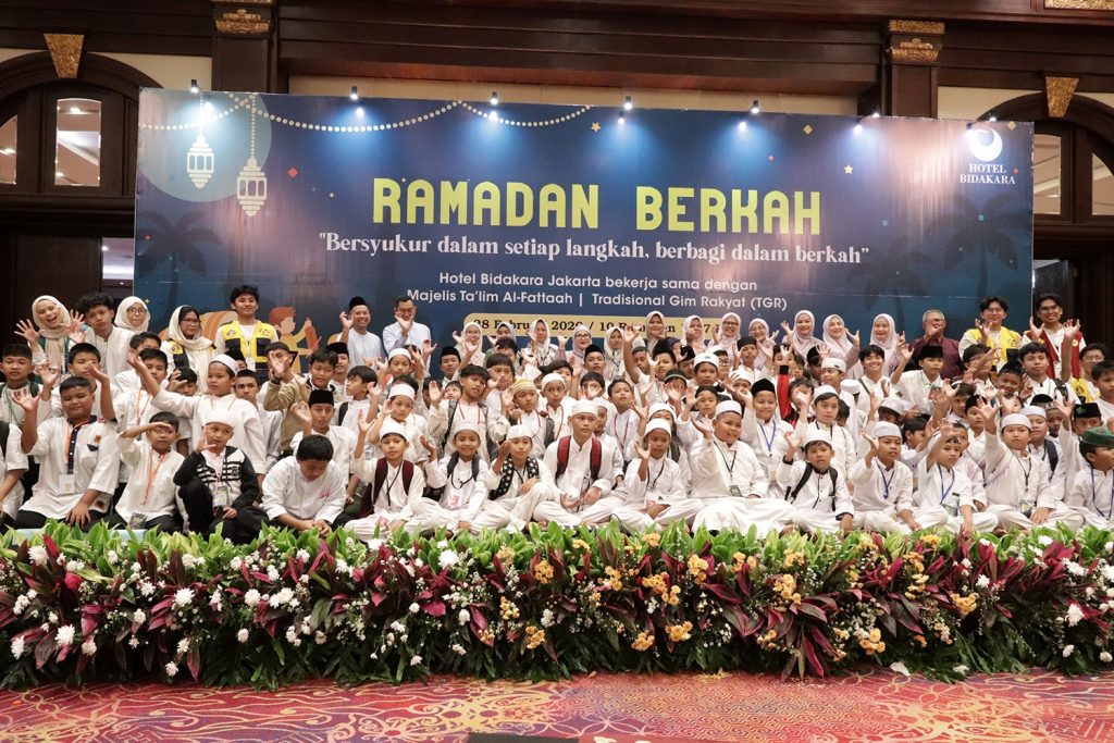 Hotel Bidakara Jakarta rayakan 28 tahun dengan buka bersama 200 anak, dihadiri jajaran komisaris dan direksi.
