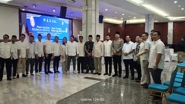 HIPMI Jakarta Timur gelar Ramadan Berbagi bersama Wali Kota, Kapolres, dan Dandim dengan santunan anak yatim serta wakaf Al-Qur’an.