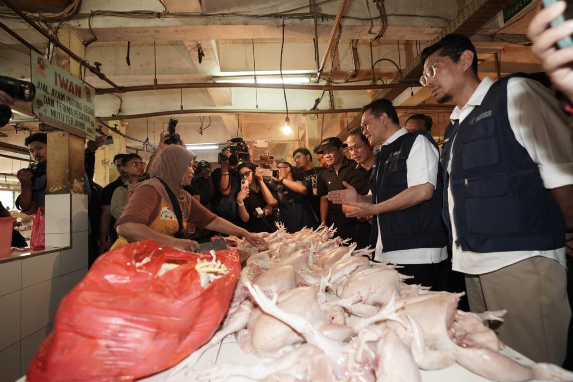 Mendag Budi Santoso dan Menteri LH Gelar Aksi Bersih Pasar Kramat Jati Jelang Idulfitri