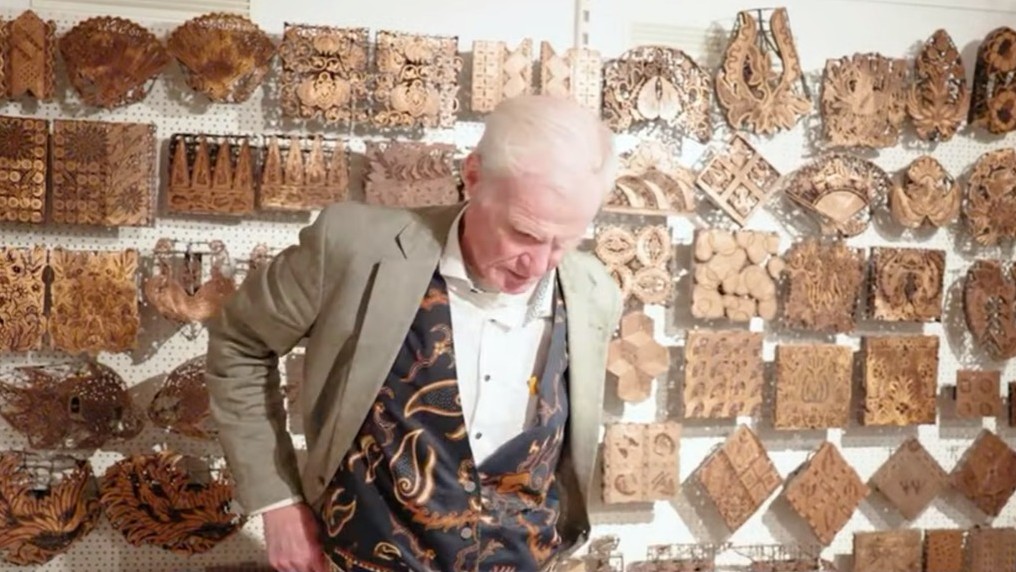 Rudolf Smend, kolektor Jerman, kelola museum batik gratis sejak 1973 dan dedikasikan hidupnya untuk budaya Indonesia.