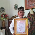 Maestro batik Jambi Datuk Zainul Bahri meninggal dunia. Selama hampir 40 tahun ia melestarikan batik dan menciptakan lebih dari 900 motif.