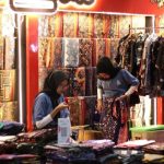Batik Lasem tampil di Inacraft 2026, UMKM Rembang raih omzet Rp150 juta dan menarik pembeli mancanegara hingga ekspor.