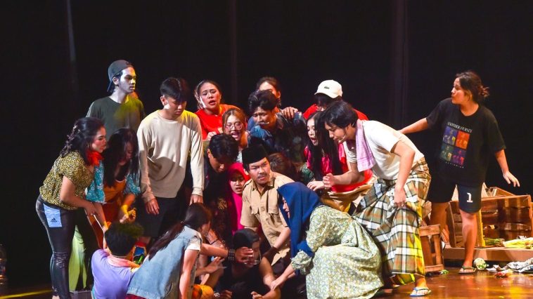 Musikal Pasar Dangdoet di TIM tampilkan kreativitas mahasiswa angkat budaya dangdut jadi teater modern penuh pesan sosial.