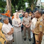 Wali Kota Munjirin resmikan Bank Sampah Makasar Ceria untuk kurangi sampah dari sumber dan atasi overkapasitas Bantargebang. Munjirin tampak berbincang dengan Lurah Kebon Pala Dian Eka Harianti dan Ketua RW 09 Rohedi