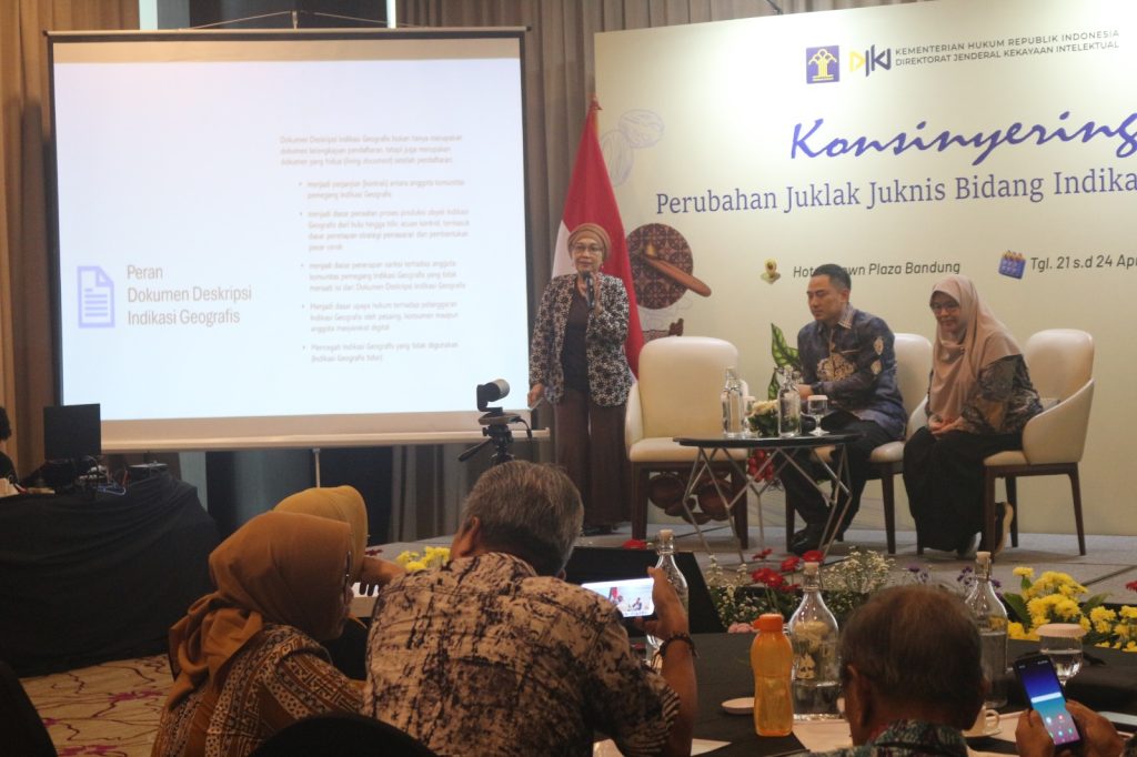 DJKI susun juklak IG di Bandung, buka akses sertifikasi INDIGEO batik, perkuat pelindungan hukum dan daya saing produk lokal.