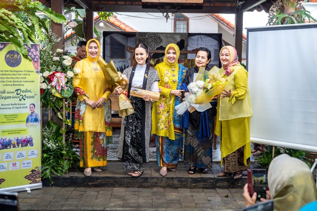 Diskusi tenun Sumba di KCBI Bandung ungkap makna “Tanah, Tangan, dan Tutur” sebagai filosofi wastra Nusantara sarat nilai budaya.