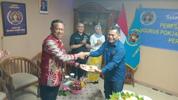 Wali Kota Jaktim resmikan sekretariat PWI Pokja, tekankan peran pers dalam informasi akurat dan pembangunan daerah.