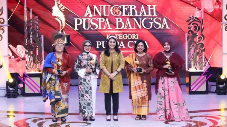 Motif Pesadengan Jember, warisan Sadeng yang makmur, tampil elegan di Anugerah Puspa Bangsa 2026.