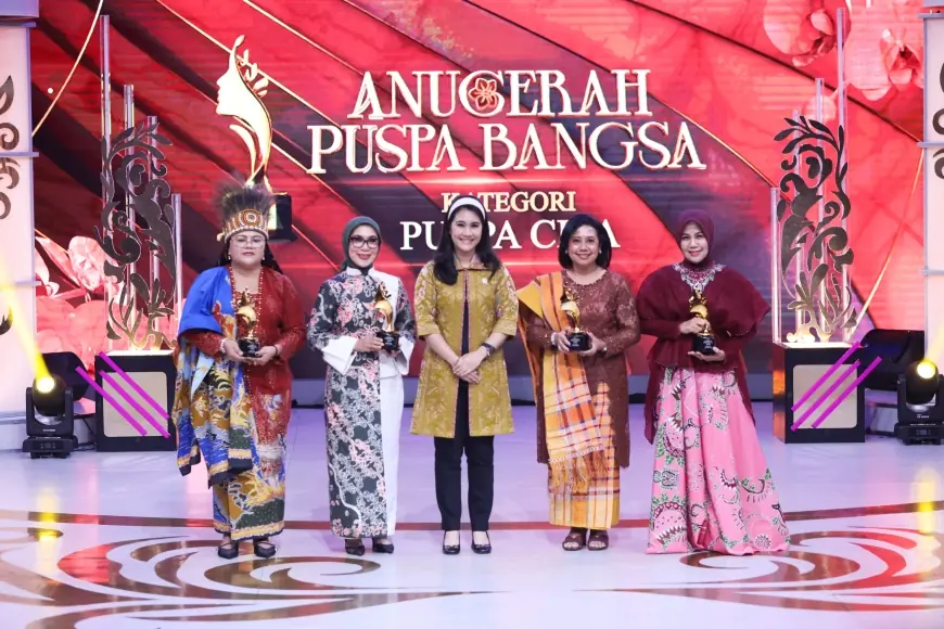 Motif Pesadengan Jember, warisan Sadeng yang makmur, tampil elegan di Anugerah Puspa Bangsa 2026.