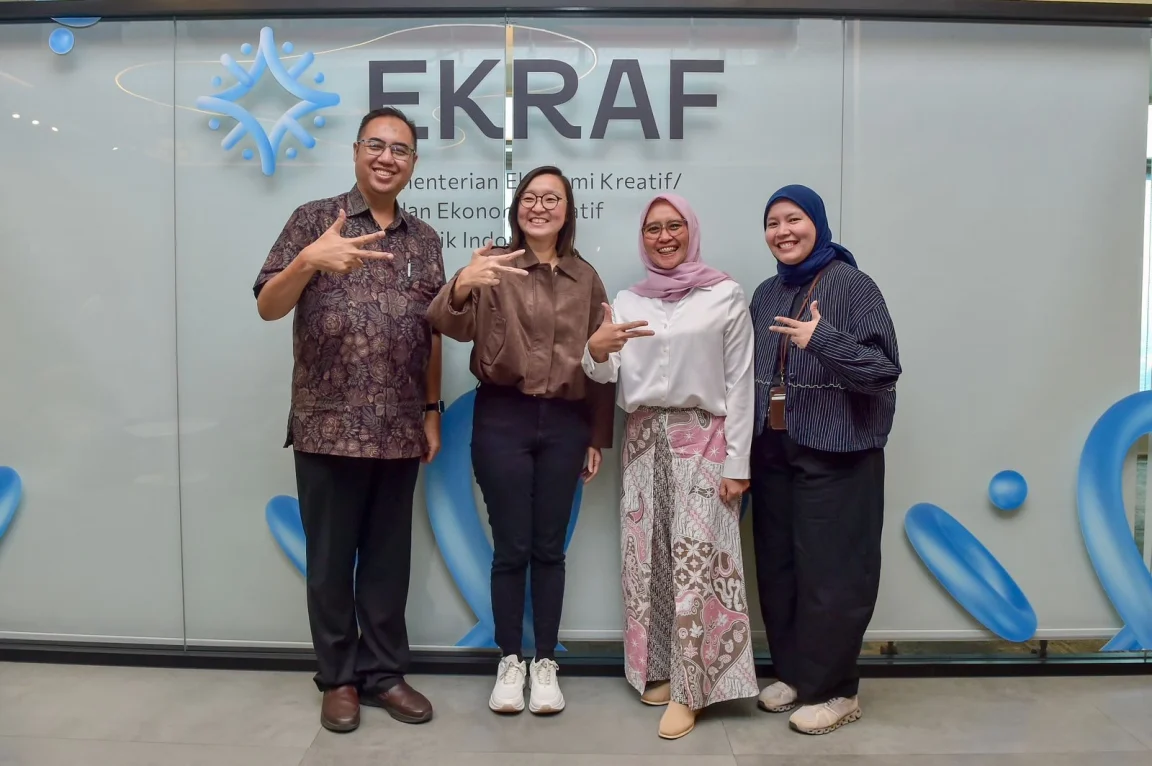 Kementerian Ekraf dukung kewirausahaan kreatif pelajar lewat Starbucks Creative Youth Entrepreneurship Program.