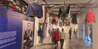 Pameran Phillip Iswardono di TBY tampilkan instalasi wastra imersif, padukan tradisi dan inovasi, tarik perhatian pengunjung akhir pekan.