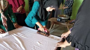 Pelatihan SDM dan inovasi desain menjadi kunci pengembangan industri Batik Jonegoroan di Bojonegoro.
