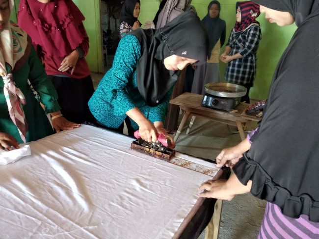 Pelatihan SDM dan inovasi desain menjadi kunci pengembangan industri Batik Jonegoroan di Bojonegoro.