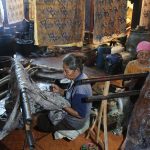 Batik Tulis Bakaran Pati menjadi warisan budaya unik sejak abad ke-14 dengan motif khas pesisir dan pedalaman.