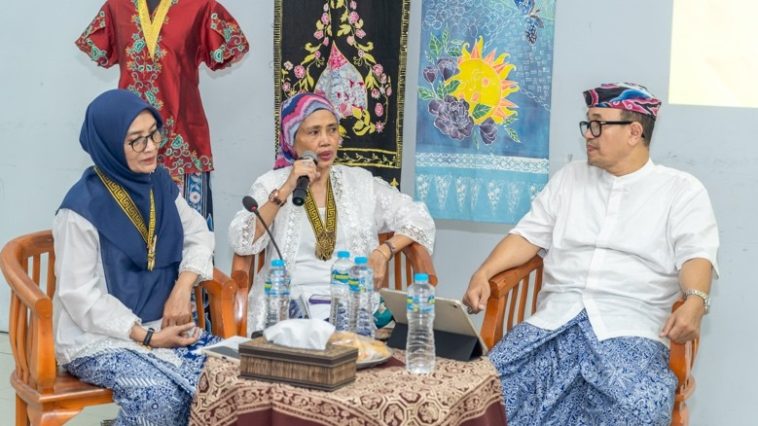 Bedah buku kriya tekstil fashion di UMBandung bahas estetika, tradisi, dan teknologi sebagai fondasi karya wastra Indonesia.