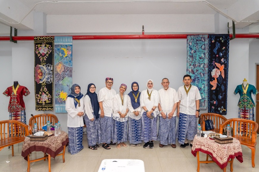 Bedah buku kriya tekstil fashion di UMBandung bahas estetika, tradisi, dan teknologi sebagai fondasi karya wastra Indonesia.