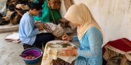 Optimalisasi Batik Jonegoroan mendorong ekonomi kreatif Bojonegoro melalui inovasi, digital marketing, dan SDM.