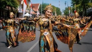 Sejarah Batik Jonegoroan sebagai identitas budaya Bojonegoro yang lahir dari festival batik tahun 2009. Kini menjadi industri batik handal.