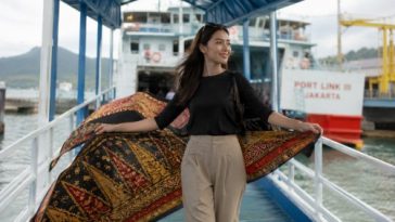 Mengenal Batik Lampung lengkap dengan sejarah, motif khas, dan upaya pelestarian budaya lokal Indonesia. Intip yuk infonya!