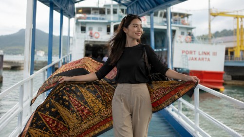 Mengenal Batik Lampung lengkap dengan sejarah, motif khas, dan upaya pelestarian budaya lokal Indonesia. Intip yuk infonya!