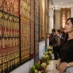 Kain Tapis Lampung menjadi warisan budaya penuh filosofi adat, simbol sosial, dan identitas masyarakat Lampung.
