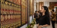 Kain Tapis Lampung menjadi warisan budaya penuh filosofi adat, simbol sosial, dan identitas masyarakat Lampung.