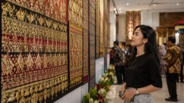 Kain Tapis Lampung menjadi warisan budaya penuh filosofi adat, simbol sosial, dan identitas masyarakat Lampung.