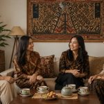 Busana batik bermotif Tampan Lampung hadir sebagai inovasi fashion modern untuk melestarikan budaya tradisional pesisir.