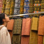 Kain Tampan Lampung diadaptasi menjadi busana kasual modern untuk melestarikan budaya Saibatin di era fashion kekinian.